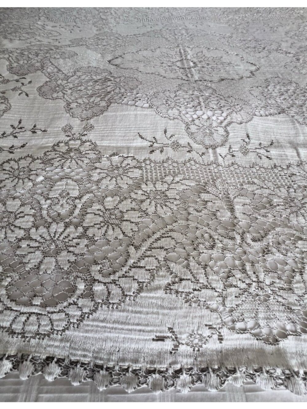 QUAKER LACE Tablecloth Dinner Cream Ecru 76"x 50" Vintage Romantic Table Linens